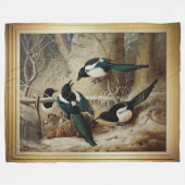 Magpies rond een dood Vrouw auerhoen Fleece Deken (Voorkant (Horizontaal))