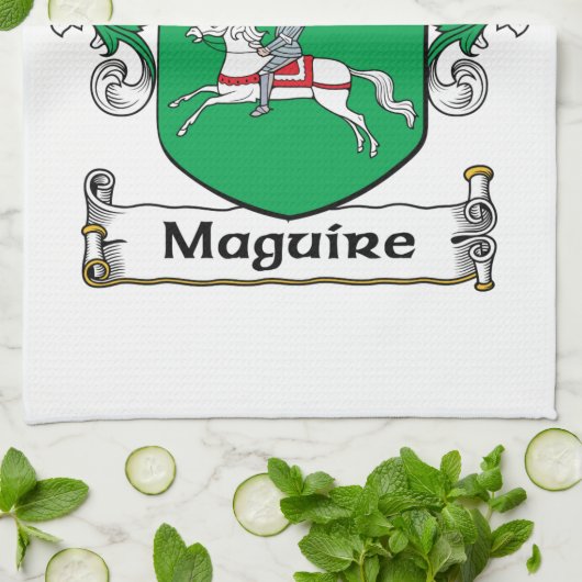 Maguire Family Crest Theedoek (Gevouwen)