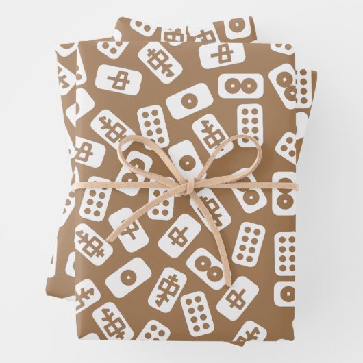 Mahjong tegels patroon op bruine achtergrond inpakpapier vel (In situ)