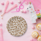 Mahjong tegels wit op bruin papieren bordje (Feest)