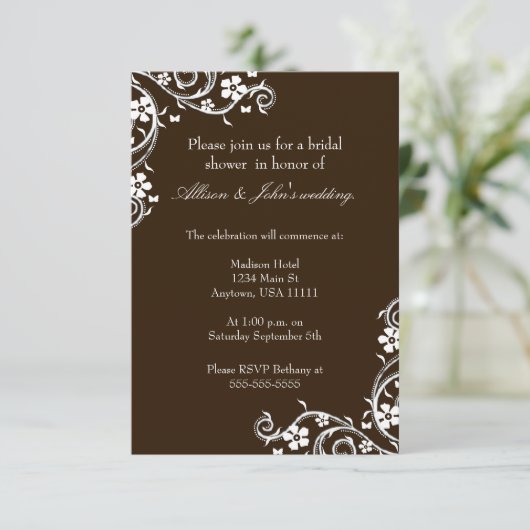 Mahogany Floral Swirls Bridal Shower Invitation Kaart (Staand voorkant)