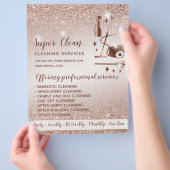 Maid Cleaning House Mousserend Roos Gold Flyer (Hand)