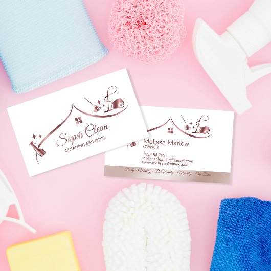 Maid Cleaning House Mousserend roos gold Visitekaartje