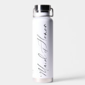 Maid of Honor | Aangepast zwart modern script Waterfles (Achterkant)