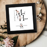 Maid of Honor Bloemenbrief Boho bruiloft aandenken Cadeaudoosje<br><div class="desc">Keepsake geschenkdoos om te personaliseren voor uw Maid of Honor. Maid of Honor is voorzien van neutrale boho bloemenletters en handgeschreven script. U kunt ook de naam van de bruid en bruidegom en hun trouwdatum toevoegen, die een coördinerende bloemenampersand lijst. Heerlijk huwelijksfeest aandenken cadeau en perfect voor een herfst bruiloft,...</div>