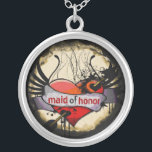 Maid of Honor Ketting Grunge Burnt Perkament<br><div class="desc">De Kettingen van Keepasje kiezen of Zilver Geplaatste Goudafwerking of Sterling Zilveren Unieke Aangepaste Aangepaste Aangepaste Aangepaste Aangepaste Aangepaste Aangepaste Aangepaste Aangepaste Aangepaste Aangepaste Aankomst voor kerstcadeau Wedding Wedding Party Kettingen - om achtergrondkleur te wijzigen - klik op Aanpassen - kies het laatste gereedschap in het keuzemenu en kies uit...</div>