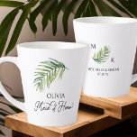 Maid of Honor Palm Leaf Bridal Party Latte Mok<br><div class="desc">Bruids feestgeschenk mok te personaliseren voor uw Maid of Honor - of iemand in uw bruiloft. Maid of Honor is bedrukt met draaiende handgeschreven kalligrafie, en u kunt dit gemakkelijk omschakelen naar een andere rol, door de ontwerptool in te voeren of me te berichten voor hulp. Het ontwerp is voorzien...</div>