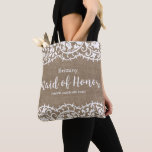 Maid of Honor Rustic Lace Burlap Custom Wedding Tote Bag<br><div class="desc">Uw Maid of Honor zal van deze prachtige gepersonaliseerde canvas tas houden met een rustige kant, tegen een faux burlap achtergrond. Voeg de naam van je dienstmeisje en de aangepaste tekst toe om je te personaliseren. Ideaal voor het dragen van essentiële bruiloft zoals make-up, schoenen, kleding en nog veel meer....</div>