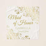Maid of Honor Simple Chic Gold Filigree Wedding Sjaal<br><div class="desc">Deze prachtige hoofddoek is ontworpen als huwelijksgeschenk of een gunst voor de Maid of Honor. Het is ontworpen om te coördineren met onze Gold Foil Elegant Wedding Suite en bevat een florale goudfolie met een bloeiende rand met de tekst "Maid of Honor" en een plaats om haar naam, de naam...</div>