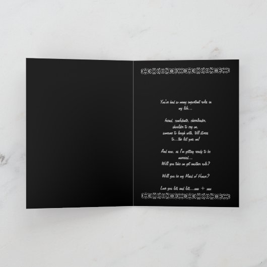 Maid of Honor Uitnodiging ROZE Jurk Petal Trim (Binnen)