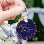 Maid of Honor Wedding Gift Navy Blue and Gold Sleutelhanger<br><div class="desc">Deze sleutelhangers zijn bedoeld om de Maid of Honor te bevoordelen op je bruiloft. Ze hebben een eenvoudig, maar elegant ontwerp met een blauw marinekleur, gouden tekst en een gouden faux foliekant rand. Een perfecte manier om je Maid of Honor te bedanken voor je deel uit te maken van je...</div>