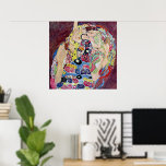 Maiden (Maagd), Gustav Klimt,  Art Nouveau Poster<br><div class="desc">De Maiden (ook bekend als The Virgin) (1913) van Gustav Klimt is een schilderij van het Victoriaans ERA Art Nouveau-symboliek. Verschillende vrouwen die in een bed met kleurrijke mozaïekpatroondekens paaien, stretchen en slapen. Over de kunstenaar: Gustav Klimt (1862-1918) was een Oostenrijkse symbolistische schilder en een van de meest prominente leden...</div>