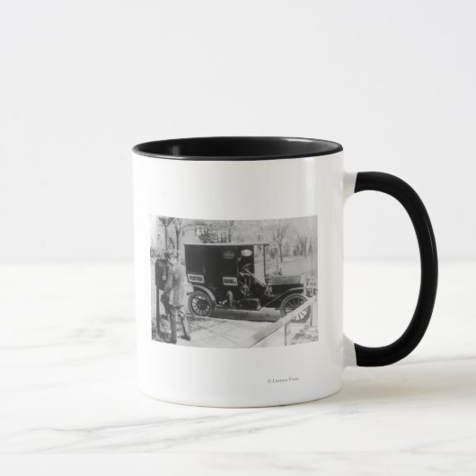 Mail Carrier met "United Mail" Automobile Mok (Rechts)