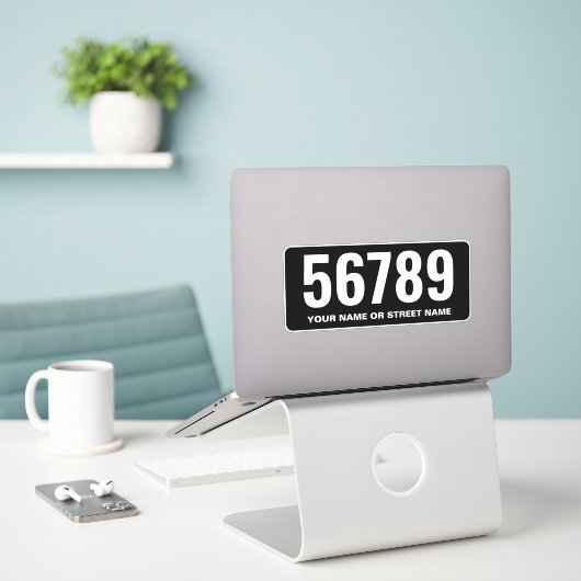 Mailboxhuisnummer en straatnaam aangepaste vinyl sticker (Laptop op bureau)