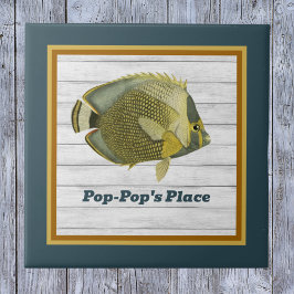 Mailed Butterflyfish in Blauwgroen en goud met naa Tegeltje