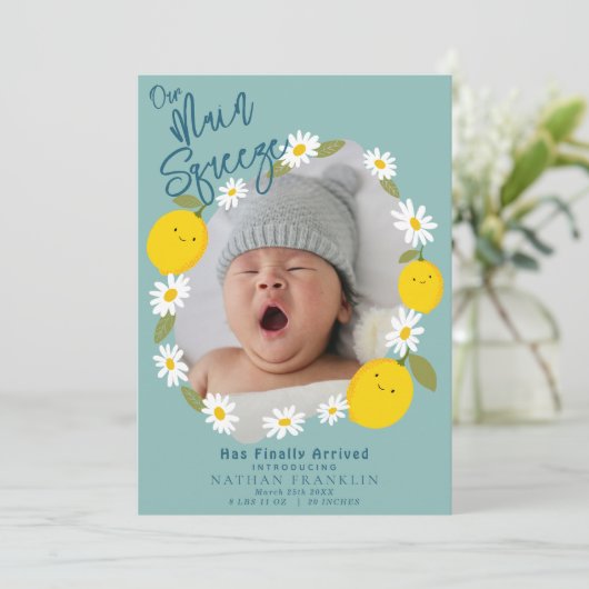 Main Squeeze Lemon Baby Foto Geboorte Aankondiging (Staand voorkant)