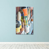 Maine, Bar Harbour. Kleurrijke kreeftenvangboeien Canvas Afdruk (Insitu (Houten vloer))