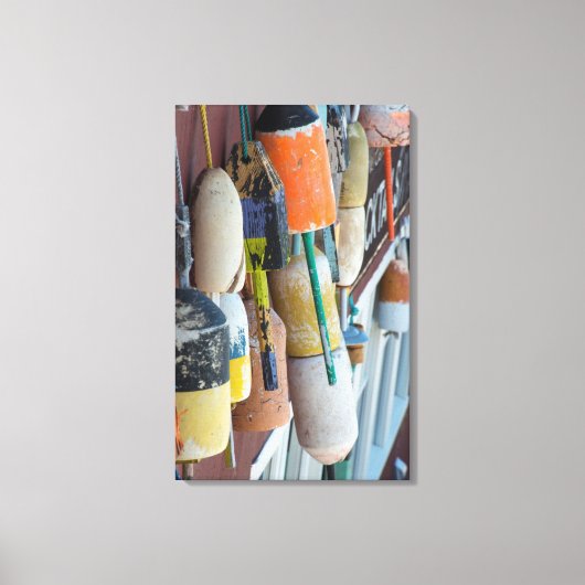 Maine, Bar Harbour. Kleurrijke kreeftenvangboeien Canvas Afdruk (Voorkant)