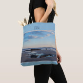 Maine Beach Low Tide Blue Monogramed Tote Bag (Dichtbij)
