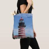 Maine Bicentennial West Quoddy Head vuurtoren Tote Bag (Dichtbij)