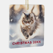 Maine Coon Cat Dashing Door De Sneeuw Keramisch Ornament (Rechts)