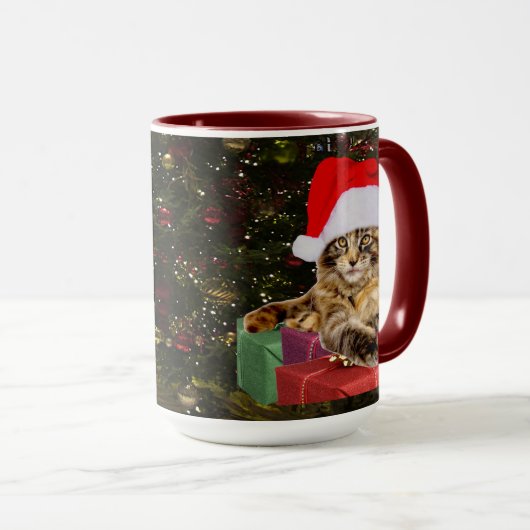 Maine Coon Cat Santa & Gifts Kerstmis Achter Mok (Voorkant rechts)