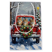 Maine Coon Christmas Red Truck Holiday Medium Cadeauzakje (Voorkant)