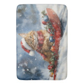 Maine Coon Kat in slee Let it Snow Kerstmis Badmat (Voorkant Verticaal)