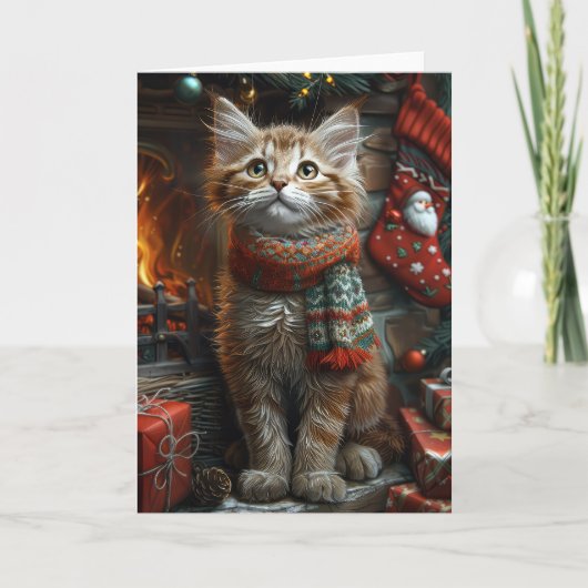 Maine Coon Kat Met Kerstcadeaus Open haard Kaart (Voorkant)