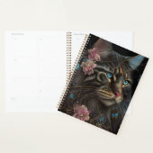 Maine Coon-kat met vlinder en bloemen AI-kunst Planner (Display)