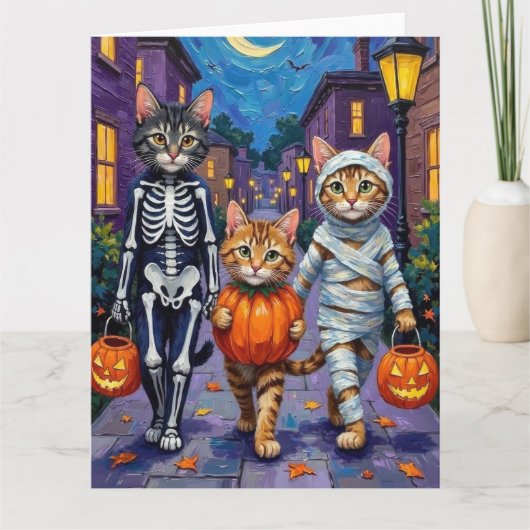 Maine Coon Katten Trick-or-Treating in Halloween Kaart (Voorkant)