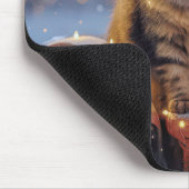 Maine Coon Kerstkat op een Oude Tractor Muismat (Hoek)