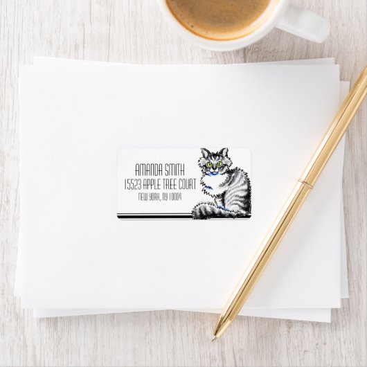 Maine Coon Tabby Cat Off-Leash Art™ Tuxedo Etiket (Insitu)