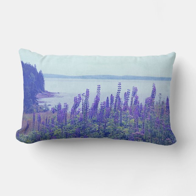 Maine Lupine Flowers Outdoor Lumbar Pillow Buitenkussen (Voorkant)