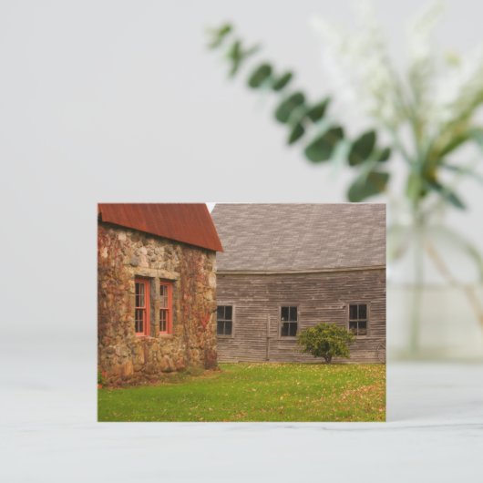 Maine, Old stone Building en houten schuur in Briefkaart (Staand voorkant)