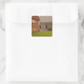 Maine, Old stone Building en houten schuur in Vierkante Sticker (Tas)