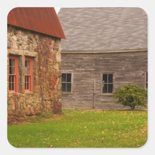 Maine, Old stone Building en houten schuur in Vierkante Sticker (Voorkant)