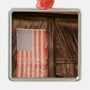 Maine, vervaagde Amerikaanse vlag op deur van oude Metalen Ornament