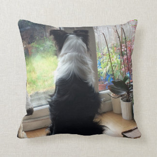 Maisie Rain Watching Cushion Kussen