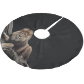 Maisleeuw op hout in de dierentuin kerstboom rok (Gekanteld)