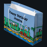 Maisy en Friends Birthday Groot Cadeauzakje<br><div class="desc">Alles aan boord! Maisy en haar vele diervrienden rijden op een groene en rode trein in dit Lucy Cousins afbeelding uit de Maisy-titel "Maisy Goes on Vacation", gepubliceerd door Candlewick Press. De schattige kattengeleider draagt een blauw en geel geleiderpak. Maisy en Cyril delen een treinwagen met een paar van hun...</div>
