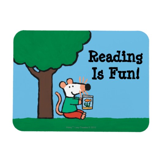 Maisy leest haar bibliotheekboek buiten magneet (Horizontaal)