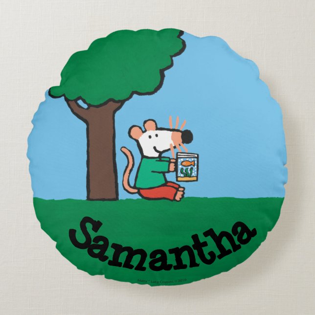 Maisy leest haar bibliotheekboek buiten rond kussen (Voorkant)