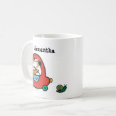 Maisy rijdt een rode auto koffiemok (Voorkant links)