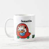 Maisy rijdt een rode auto koffiemok (Links)