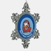 Maisy rijdt een rode auto tin sneeuwvlok ornament (Links)