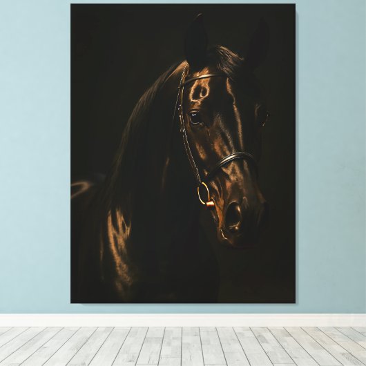 Majestätischer Fuchsbrauner Hengst im Dunkeln Canvas Afdruk (Insitu (Houten vloer))