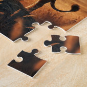 majestätischer Löwe steht stolz auf einem Felsen i Legpuzzel (Zijkant)