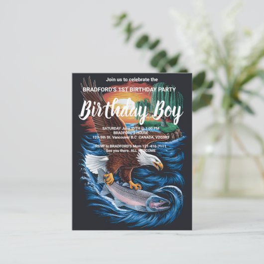 Majesteit in de vlucht: Adelaar stijgt over vis Briefkaart (Staand voorkant)