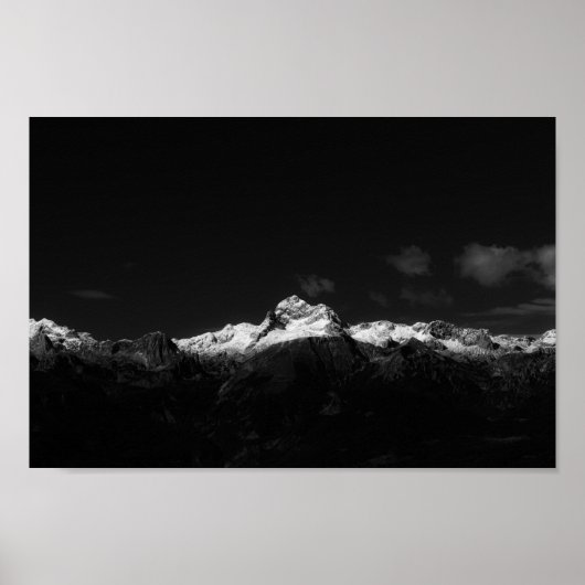 Majestic berg Triglav in zwart-wit Poster (Voorkant)